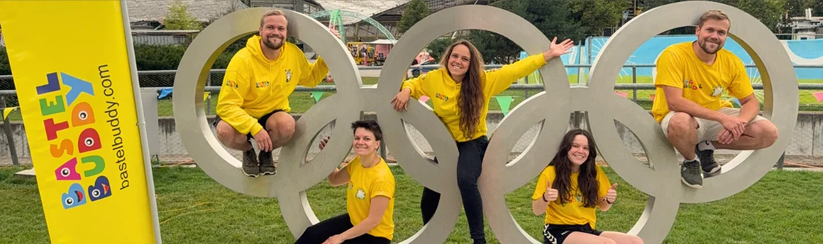 Das BASTELBUDDY Team in den olympischen Ringen beim Sommerfestival 2025 im Olympiapark München